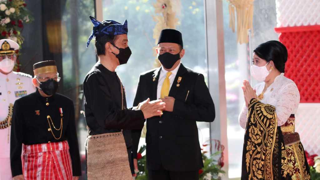 Foto Penampilan Serba Hitam Jokowi Kenakan Pakaian Adat Suku Baduy di Sidang Tahunan MPR