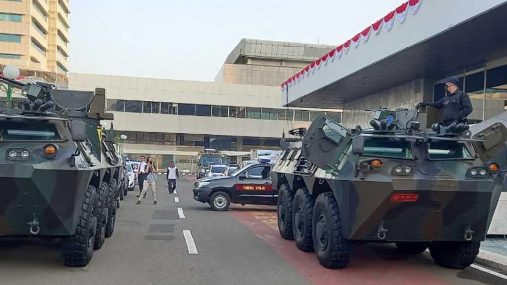 Pengamanan Super Ketat di Kompleks Parlemen, 2 Tank Anoa dan Kendaraan Taktis Disiagakan