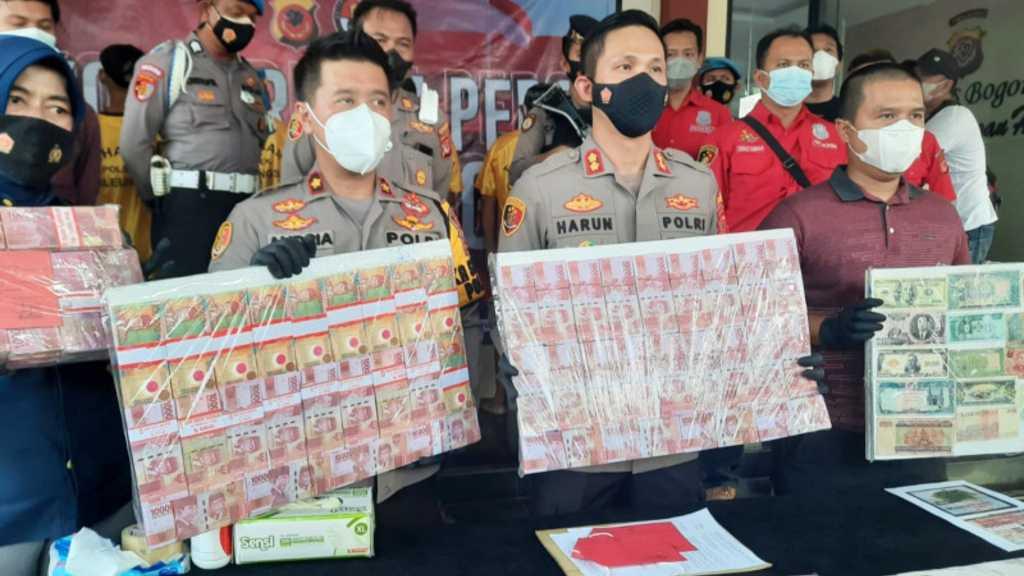 Polisi Sita Rp1,5 Miliar Uang Palsu dari Mbah Jamrong di Bogor, Dukun Mengaku Bisa Gandakan Uang