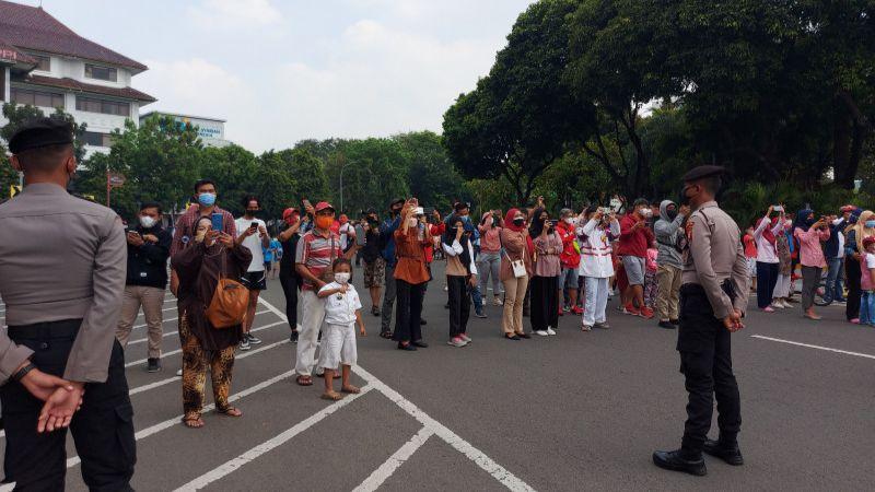 Cerita Warga Jakarta yang Kegirangan Lihat Atraksi Pesawat Tempur saat Peringatan HUT Ke-76 RI