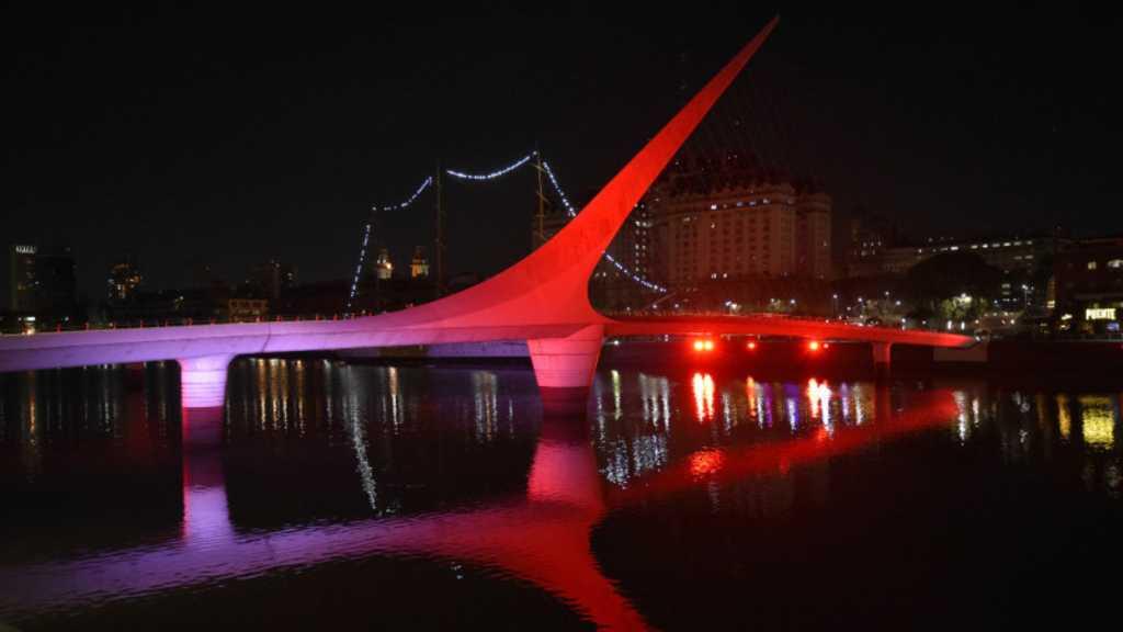 Keren! Cahaya Merah Putih Bersinar di Jembatan Argentina saat HUT RI
