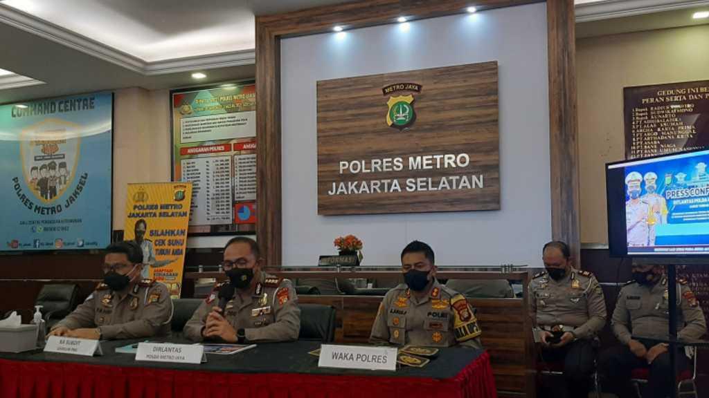 Lawan Arah dan Tabrak Lari 2 Mobil, Sopir Fortuner Pelat Polri Jadi Tersangka