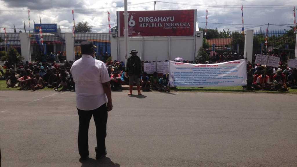 Ratusan Warga Demo Tagih Bansos, Wabup Jayawijaya Minta Polisi Usut Adanya Dugaan Penggelapan 4 Ton Beras