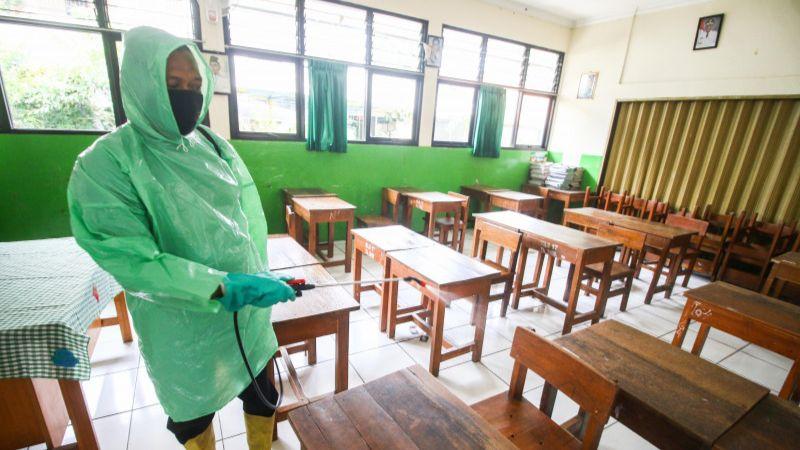 Terima Kasih Pak Anies, Orang Tua Bisa Tenang karena 85 Persen Guru di Jakarta Sudah Divaksin, Siap Tatap Muka!