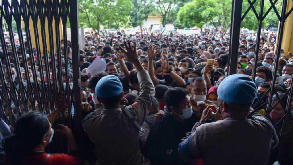 Ketimpangan Vaksin di Indonesia, Mereka yang Bukan Prioritas Malah Sudah Dapat Dosis Ketiga