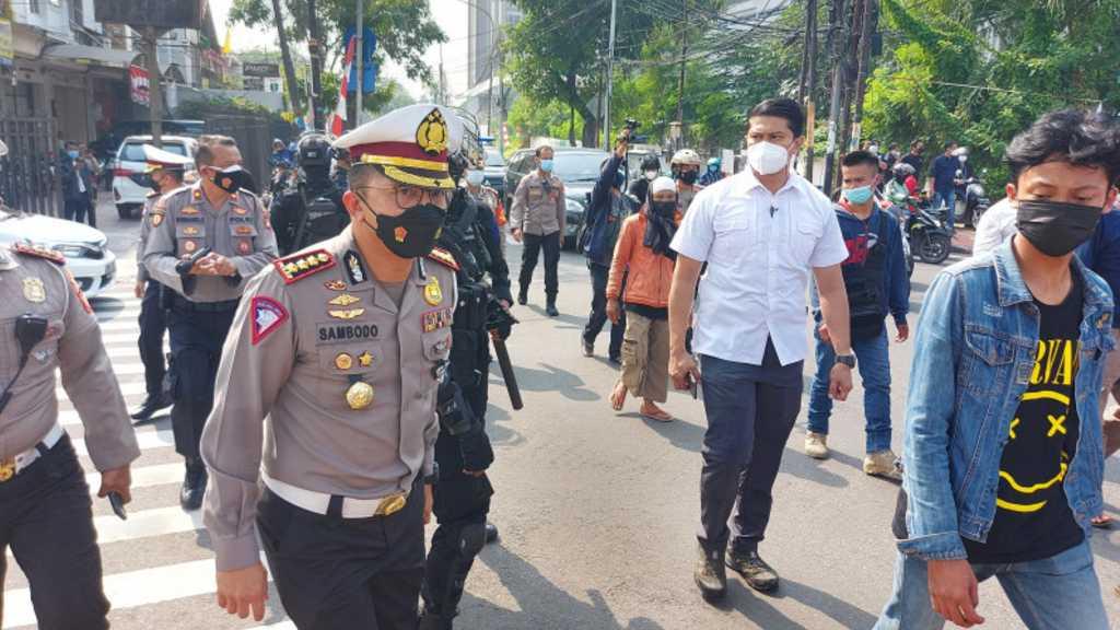 Diciduk! Pria Bawa Senjata Tajam pada Kerumunan Massa Pendukung HRS di Cempaka Putih