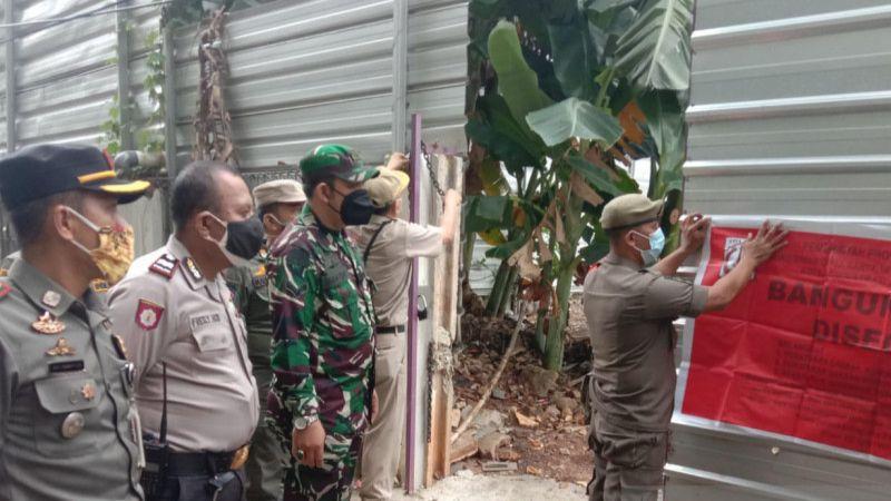 Dinas Citata Segel Gudang Keramik Tak Miliki IMB di Grogol Utara