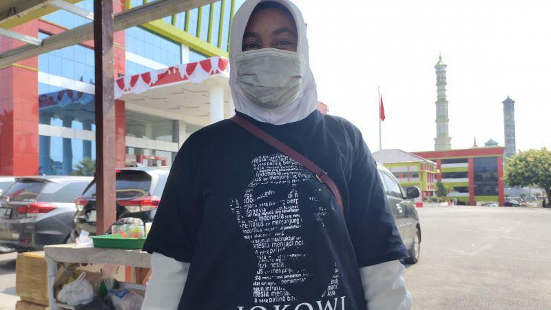 Jujur Bikin Iri! Begini Perjuangan 2 Pedagang Lampung yang Dikasih Kaos Langsung oleh Presiden Jokowi