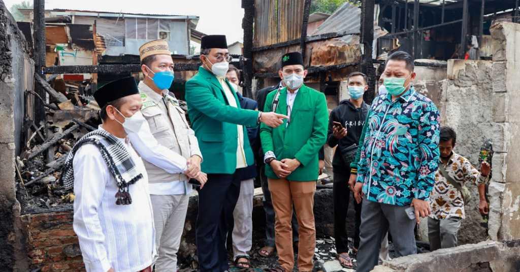 Bagikan Bantuan Bareng NU DKI, Gus Jazil Minta Anies-Risma Perhatikan Korban Kebakaran