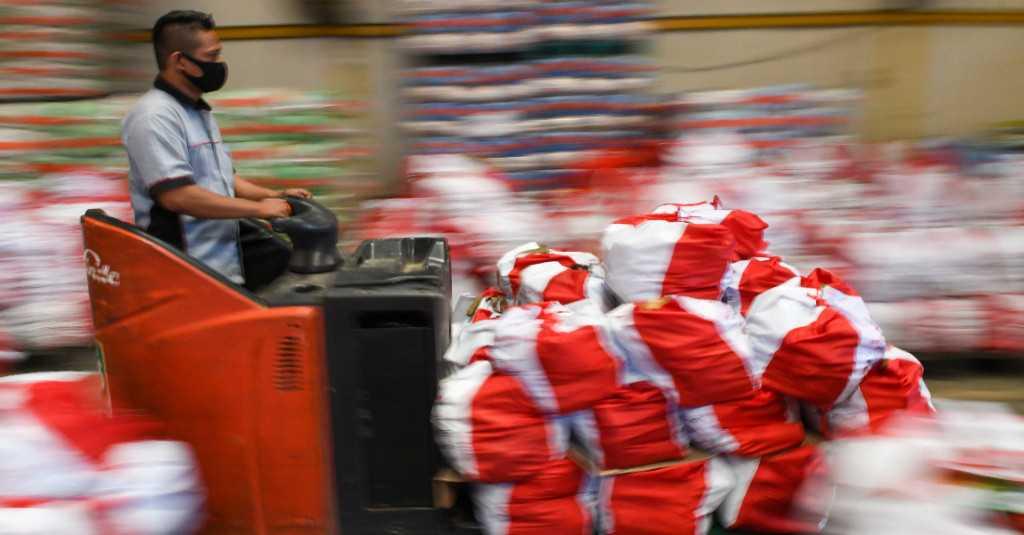 Mensos Risma 'Bondo Nekat' Tolak Bansos Beras Pemerintah
