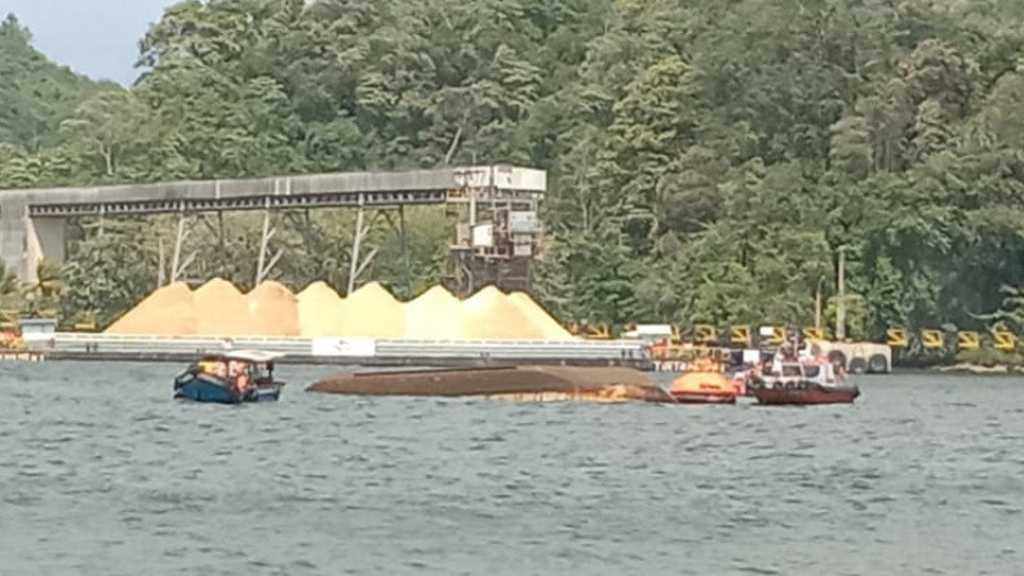 Kapal Pengayoman IV Milik KemenkumHAM Terbalik di Perairan Nusakambangan!