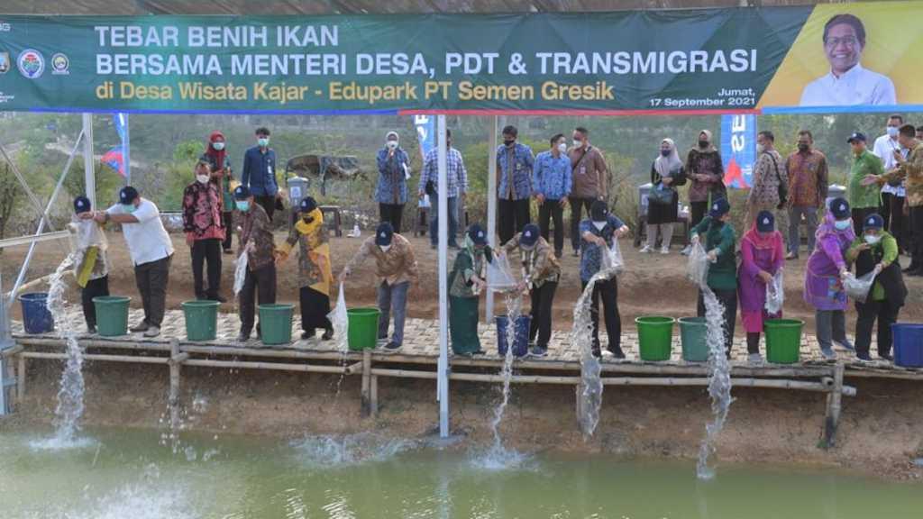 Halim Iskandar Tinjau BUMDes Mbangun Deso yang Sukses Kelola Desa Wisata Edupark