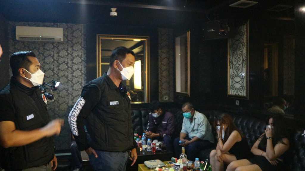 Haven Karaoke dan Infinity Karaoke di Bekasi Disegel, Kelabui Petugas dengan Matikan Lampu