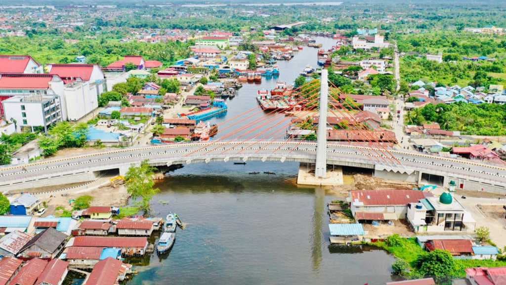 Warga Keluhkan Kemacetan, Jokowi Perintahkan Jembatan Sei Alalak Kalsel Segera Dibuka