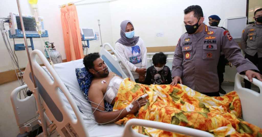 Jenguk Anggota Polri Korban Penembakan KKB, Kapolri: Kamu Pangkatnya Apa?