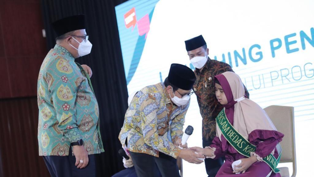 Kala Gus Menteri Hormati Guru Ngaji