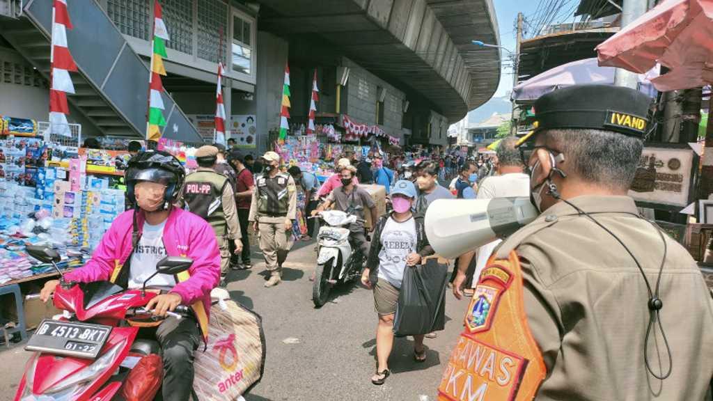 Disambangi 50 Petugas, PKL Pasar Pagi Jakarta Barat Panik Ada Razia Satpol PP