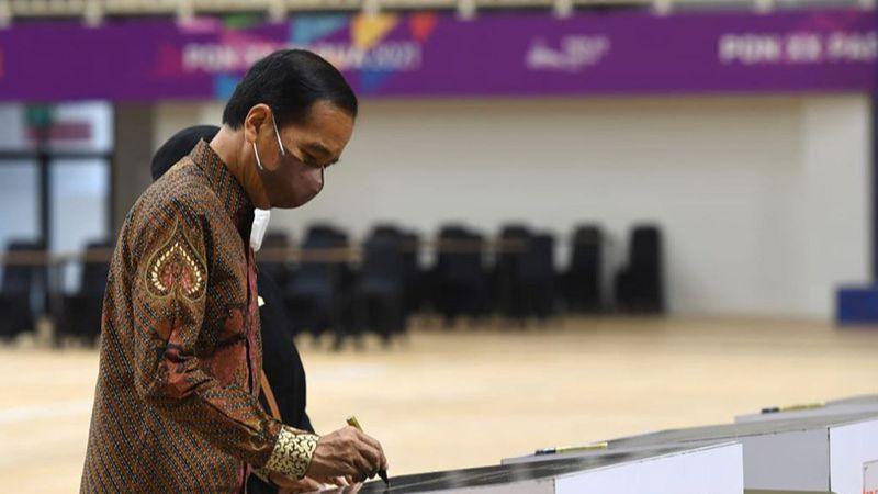 Hari Batik Nasional, Presiden Jokowi: Saya Bangga Mengenakan Batik di Setiap Kesempatan