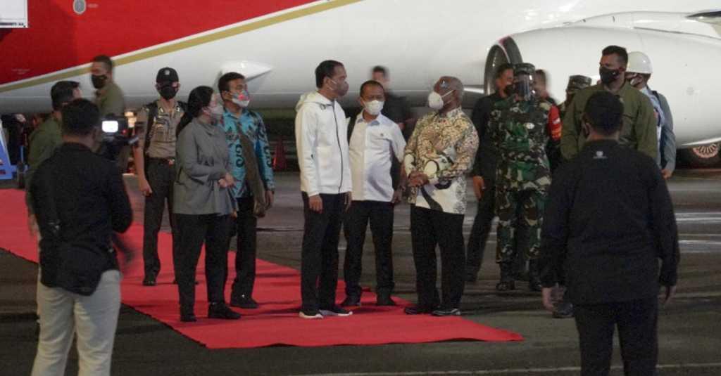 Berkunjung ke Sorong, Warga Sebut Presiden Jokowi Disambut dengan Teriakan 'Pak De'