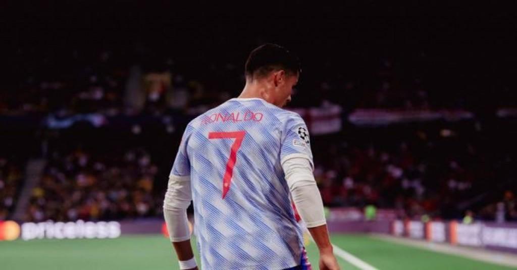 Legenda Timnas Inggris Ini Klaim Transfer Ronaldo Dituntaskan di Halaman Rumahnya