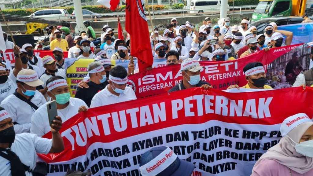 Harga Telur Anjlok, Ribuan Massa Peternak Bersama BEM Gelar Aksi di Sejumlah Titik Jakarta