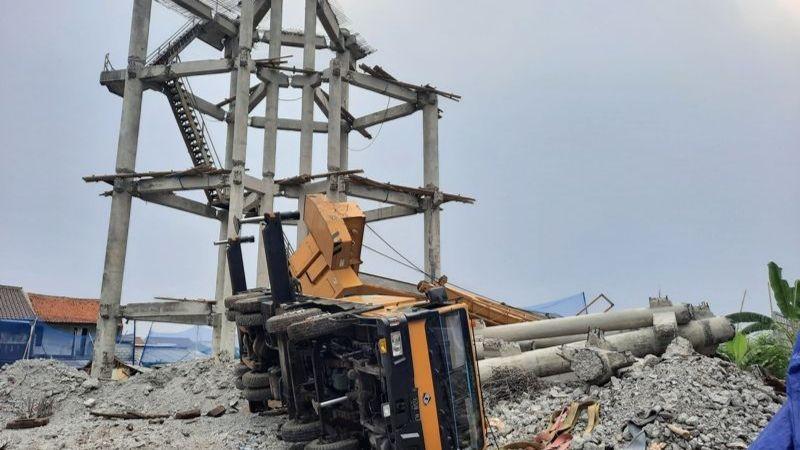Bahaya Banget Bikin Celaka! Warga Depok Sebut Kasus Crane Roboh karena Kerja Pembongkaran Menara Air PDAM Tak Profesional