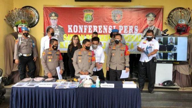 Viral Aksi Bajing Loncat Nyolong Besi Siang-siang di Cakung, Dua Pelaku Sudah Ditangkap, Satu Lagi Buron