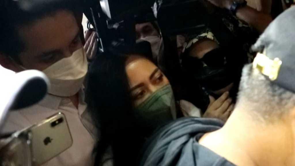 Potret Rachel Vennya yang Memilih Bungkam Saat Tiba di Polda Metro Jaya