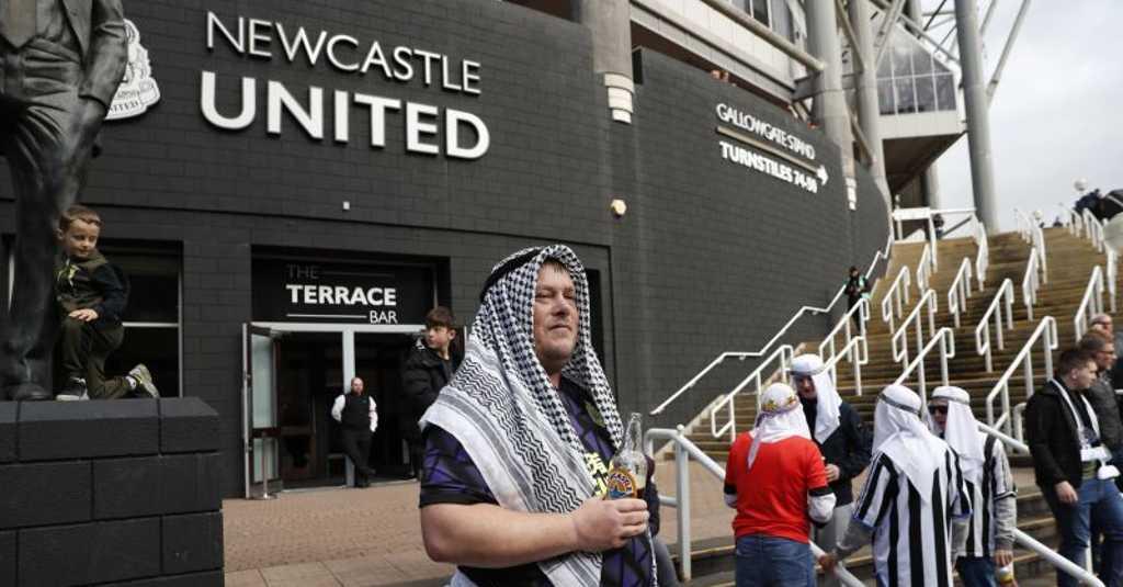 Newcastle Desak Suporternya Kurangi Kenakan Pakaian Tradisional Arab