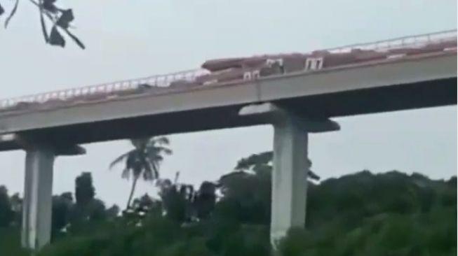 Kereta LRT Jabodetabek Tabrakan di Jalur Layang Cibubur, Begini Penampakannya