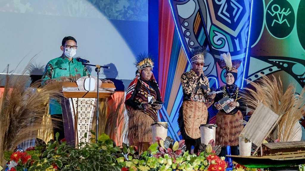 Menparekraf Buka Konferensi Besar Masyarakat Adat Papua ke-IV Kaimana Papua Barat