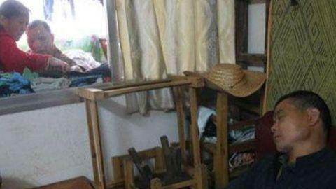 Awalnya Bikin Gregetan karena Wanita Ini Tinggal Serumah dengan 2 Suaminya, Tapi Ternyata Ada Kisah Mengharukan di Baliknya