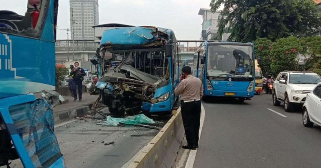 Polisi Periksa 11 Saksi Tabrakan Bus TransJakarta
