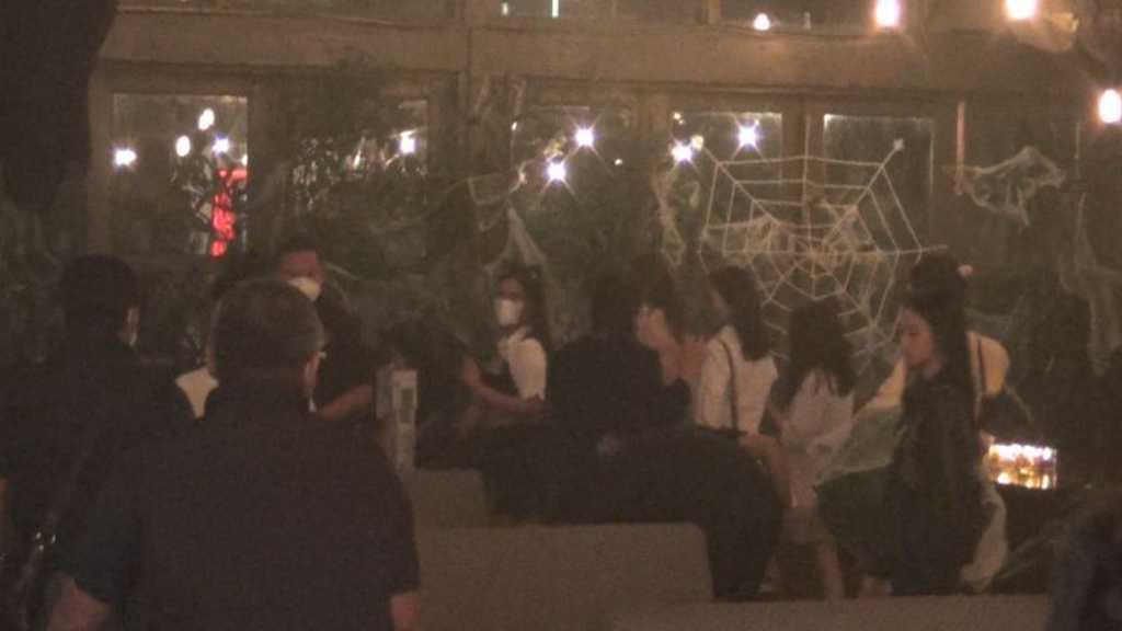 Masih Nongkrong hingga Lewat Tengah Malam, Kerumunan Pesta Halloween di SCBD Dibubarkan Polisi