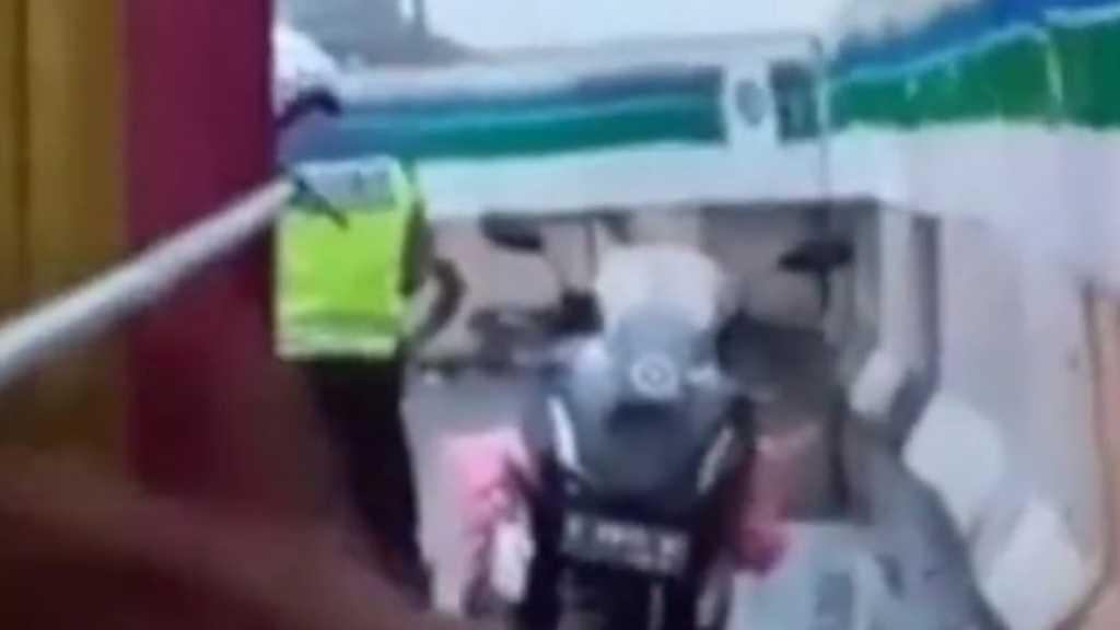 Polantas Minta Jatah Sekarung Bawang ke Sopir Truk yang Ditilang, Berujung Diperiksa Propam