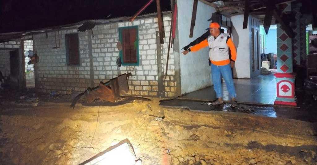 Begitu Dahsyatnya, Banjir Bandang di Lamongan Sampai Bikin Jebol 3 Titik Tanggul
