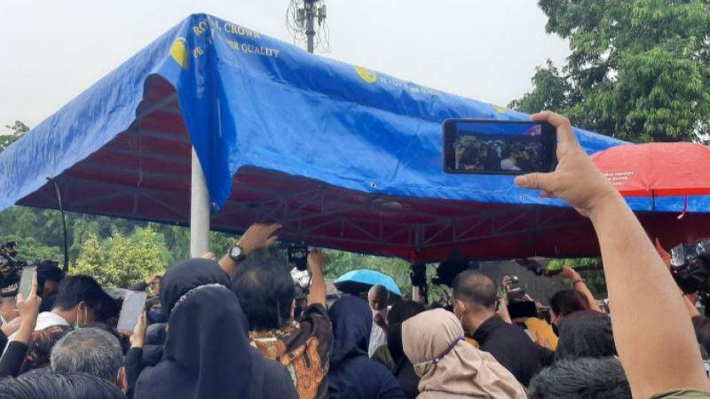 Momen Haru Sangat Terasa di Pemakaman Vanessa Angel dan Bibi Ardiansyah