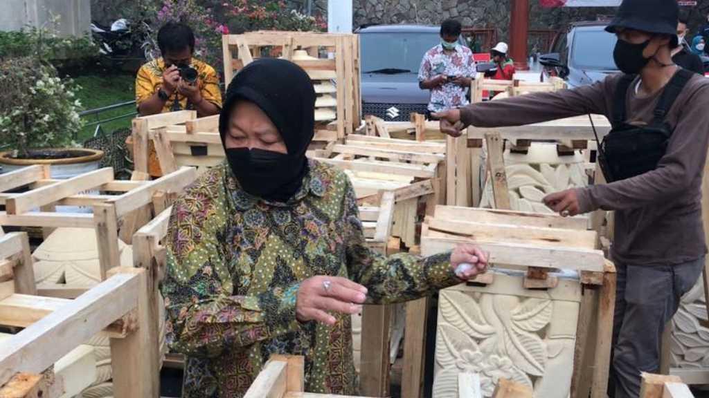 Jelang Hari Pahlawan, Risma Perbaiki Makam Bung Karno dan Bung Hatta