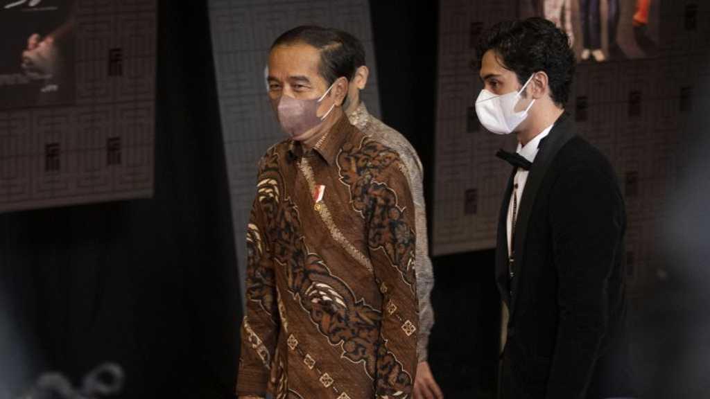 Kala Presiden Jokowi Hadiri Langsung Malam Anugerah Piala FFI 2021