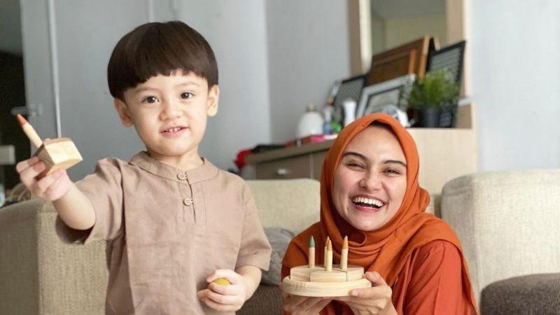 Cara Zee Zee Shahab Atur Asupan Gula untuk Buah Hati