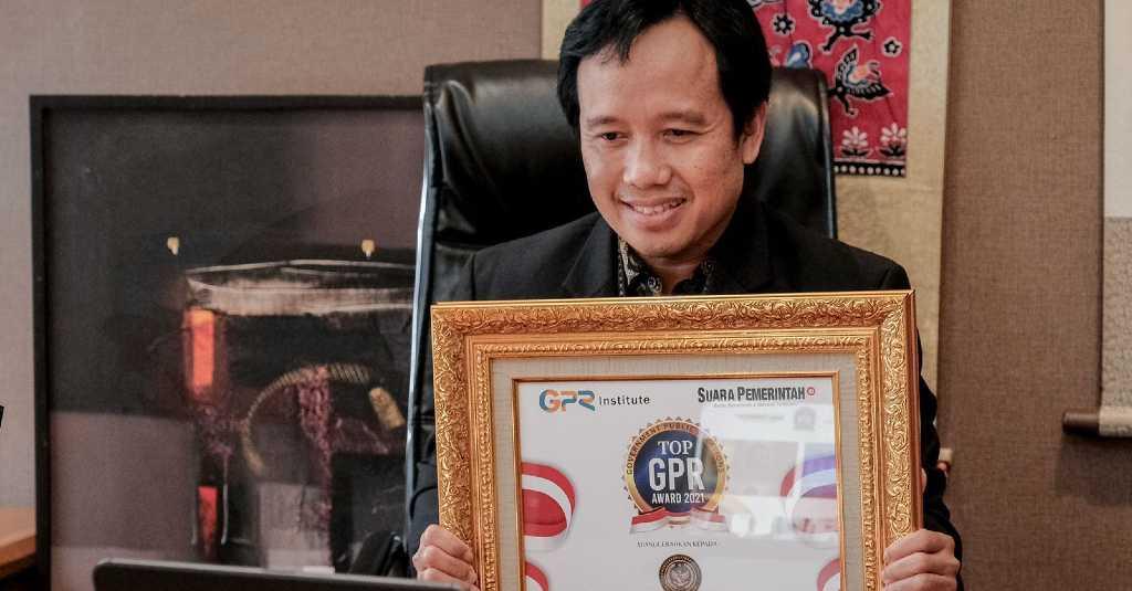 Kemenparekraf Raih Penghargaan TOP Government Public Relations Award 2021