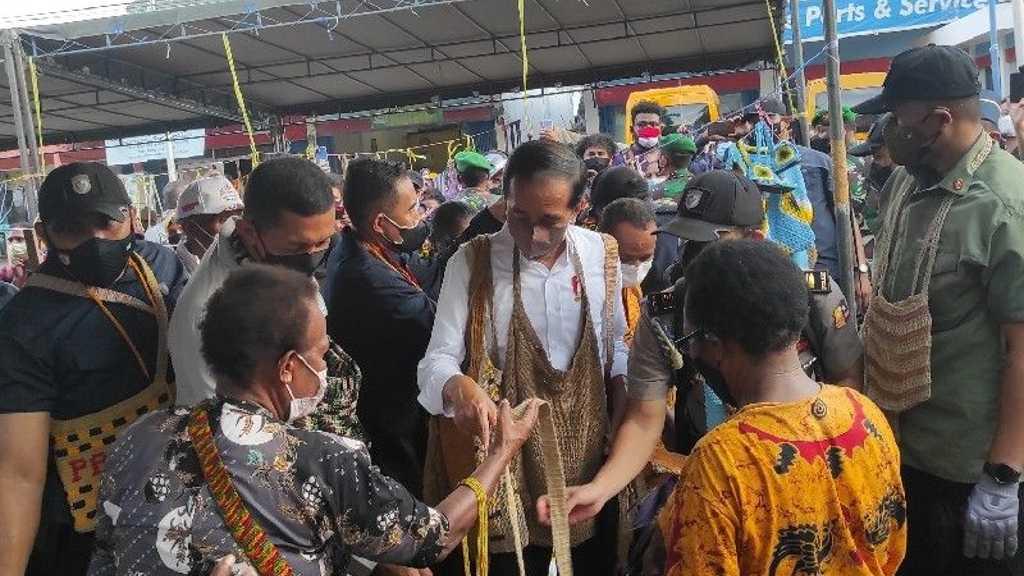 Jokowi Klaim Gelontorkan Rp1.000 Triliun Bangun Papua, Natalius Pigai: Bohong!