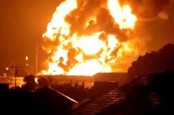 Pengakuan Warga saat Detik-detik Kebakaran Kilang Cilacap: Hujan Lebat, Listrik Padam, dan Ada Ledakan