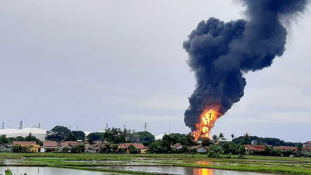 Masyarakat Sekitar Kilang Cilacap Masih Mengungsi, Warga: Air Hujan Menghitam