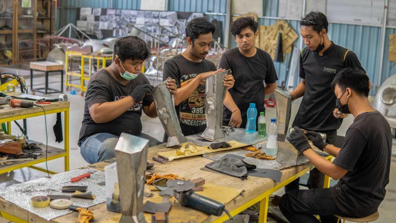 Bamsoet: Piala Juara Balap Dunia World Superbike 2021 di Mandalika Buatan Seniman UMKM Bali
