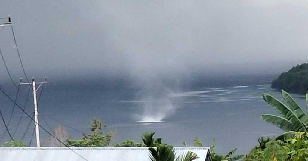 Warga di Pesisir Manokwari Timur Lihat Fenomena 'Waterspout'