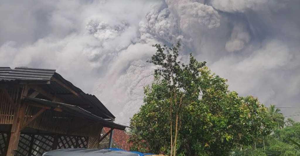 PVMBG Catat Ada Dua Kali Guguran Lava Pijar di Gunung Semeru