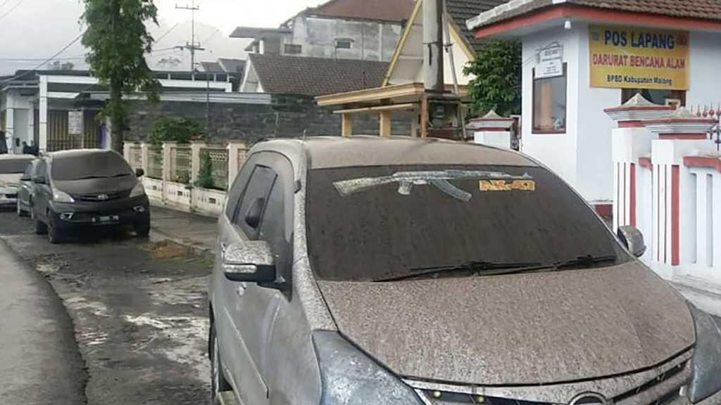 Begini Kodisi Malang yang Diguyur Hujan Abu Vulkanik Usai Gunung Semeru Meletus