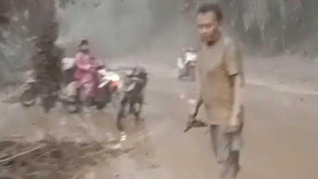 Jembatan Penghubung Lumajang-Malang Putus Diterjang Lahar Dingin Gunung Semeru!