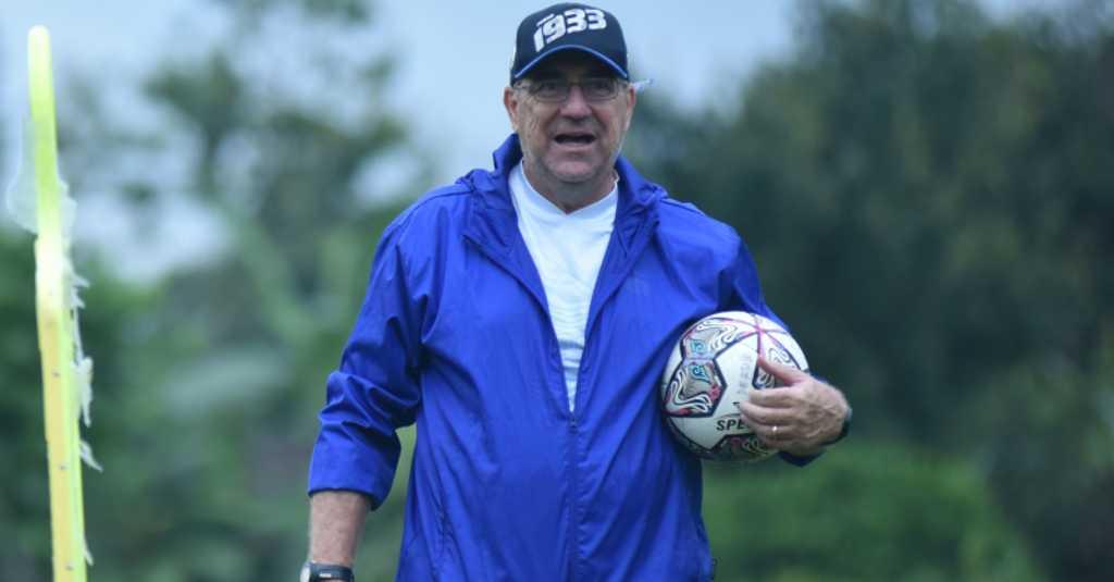 Jelang Lawan Persebaya, Albert Rene Minta Pemain Keluarkan Karakter